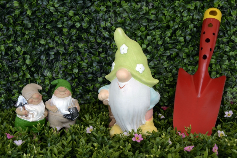 jardinerie-SEILLANS-min_garden-gnome-1404358